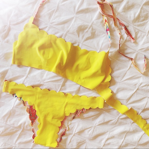 NEW♥️ $180 PILYQ REVERSIBLE WAVE YELLOW SCALLOPED BANDEAU HALTER BIKINI SET S/M - Picture 5 of 8